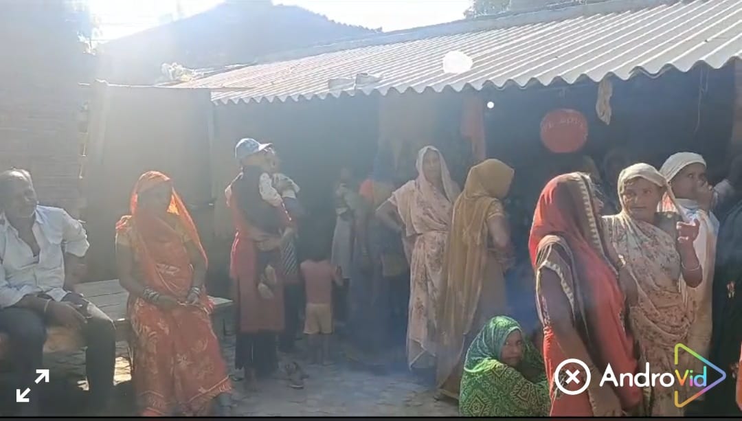 संदिग्ध परिस्थितियों में युवक ने लगाई फांसी, मौत संदिग्ध परिस्थितियों में युवक ने लगाई फांसी, मौत