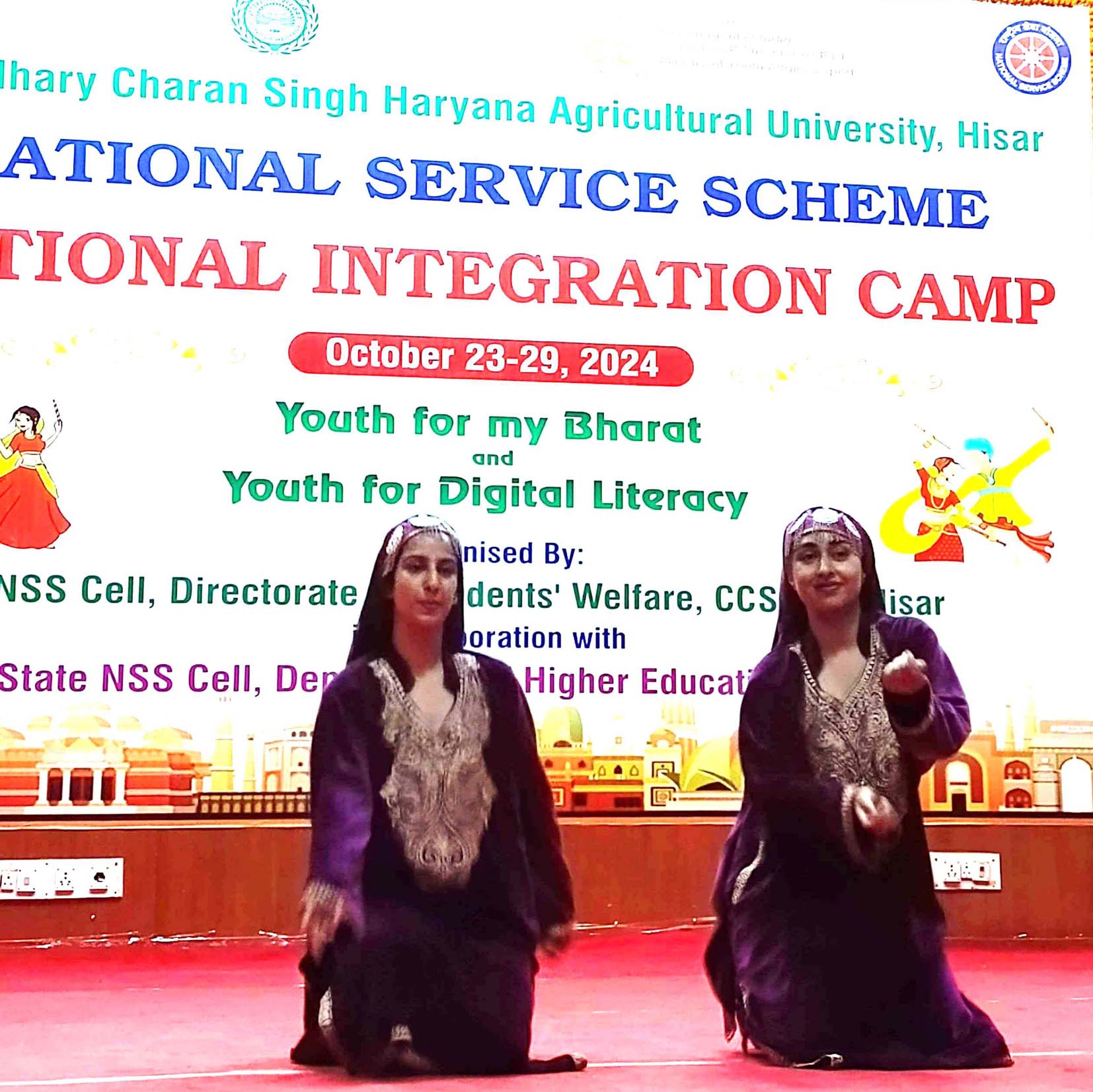 कार्यक्रम में सांस्कृतिक प्रस्तुति देते स्वयसेवक। कार्यक्रम में सांस्कृतिक प्रस्तुति देते स्वयसेवक।