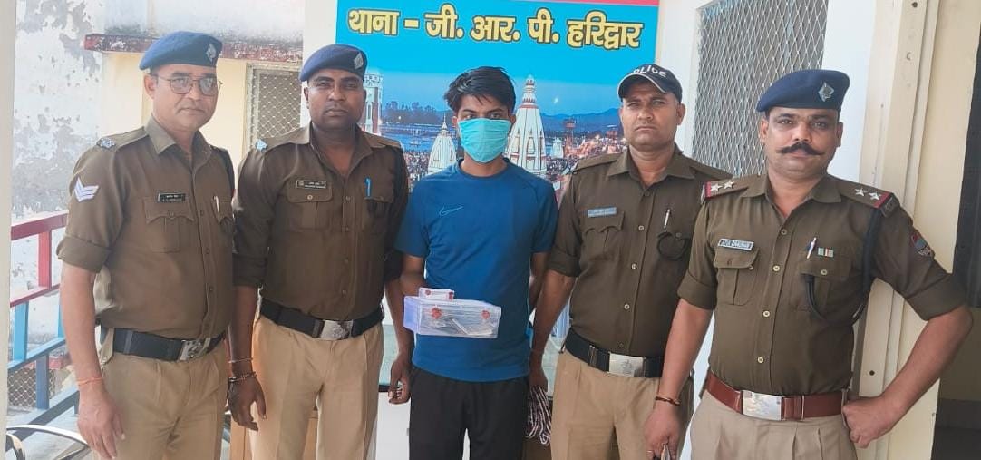 गिरफ्तार शातिर चोर गिरफ्तार शातिर चोर