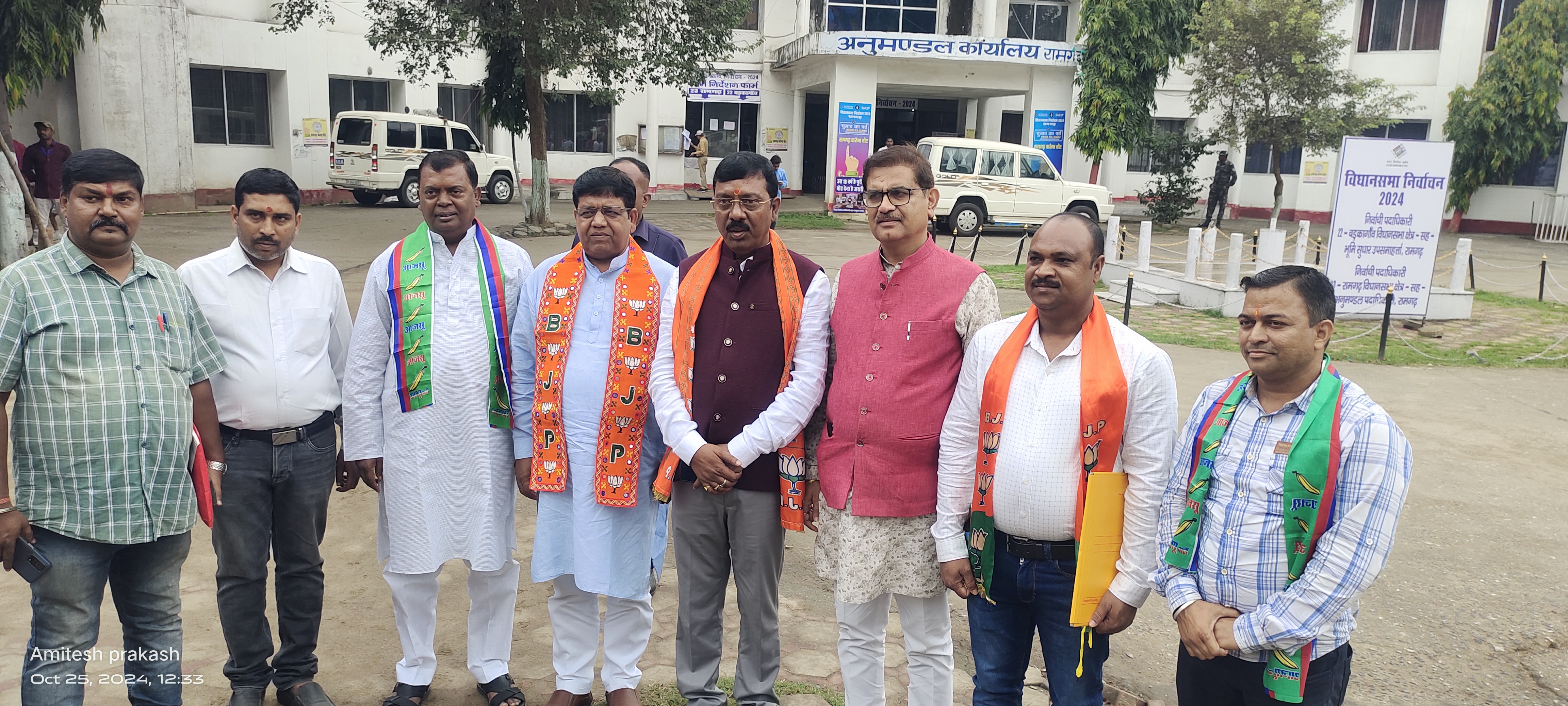 नामांकन करने पहुंचे भाजपा उम्मीदवार रोशन लाल चौधरी नामांकन करने पहुंचे भाजपा उम्मीदवार रोशन लाल चौधरी