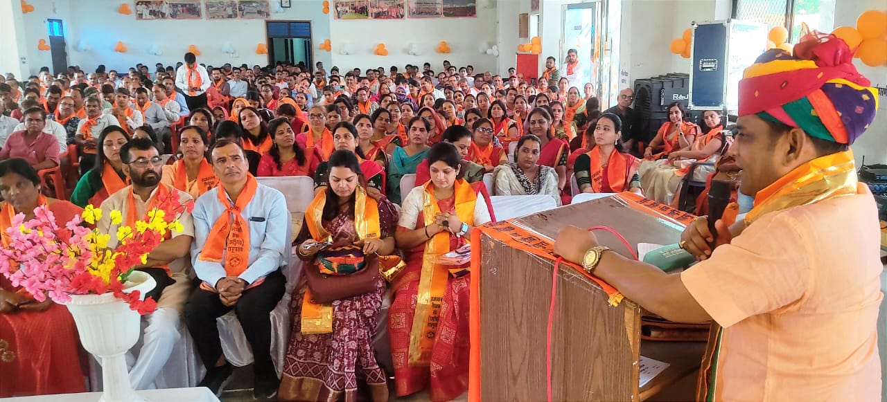 राजस्थान शिक्षक संघ राष्ट्रीय का जिला स्तरीय शैक्षिक सम्मेलन आयोजित विधायक बैरवा ने कहा, शिक्षक विद्यार्थियों को राष्ट्रभक्ति व संस्कार से युक्त शिक्षा दें राजस्थान शिक्षक संघ राष्ट्रीय का जिला स्तरीय शैक्षिक सम्मेलन आयोजित विधायक बैरवा ने कहा, शिक्षक विद्यार्थियों को राष्ट्रभक्ति व संस्कार से युक्त शिक्षा दें