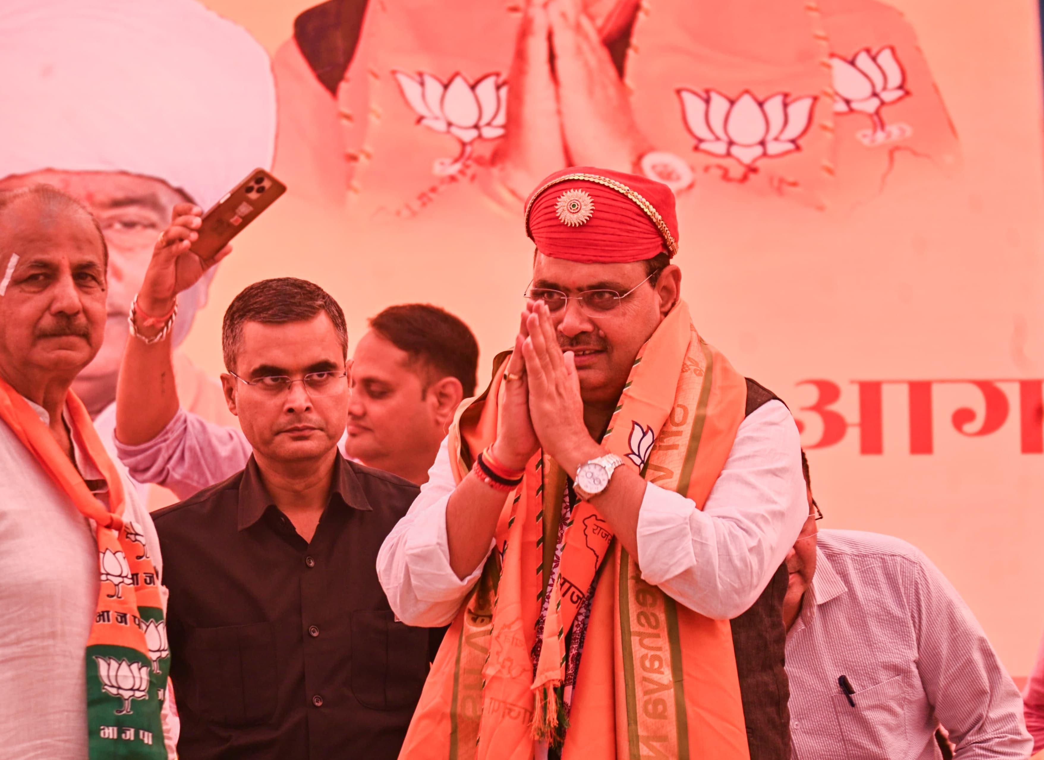 खींवसर में विधानसभा उपचुनाव के बीजेपी प्रत्याशी रेवंतराम डांगा के समर्थन में आयोजित नामांकन सभा में सीएम। खींवसर में विधानसभा उपचुनाव के बीजेपी प्रत्याशी रेवंतराम डांगा के समर्थन में आयोजित नामांकन सभा में सीएम।
