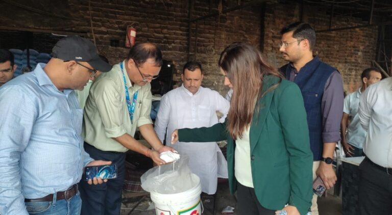 कलियर में खाद्य उत्पादन कर रही फैक्ट्री का औचक निरीक्षण कलियर में खाद्य उत्पादन कर रही फैक्ट्री का औचक निरीक्षण
