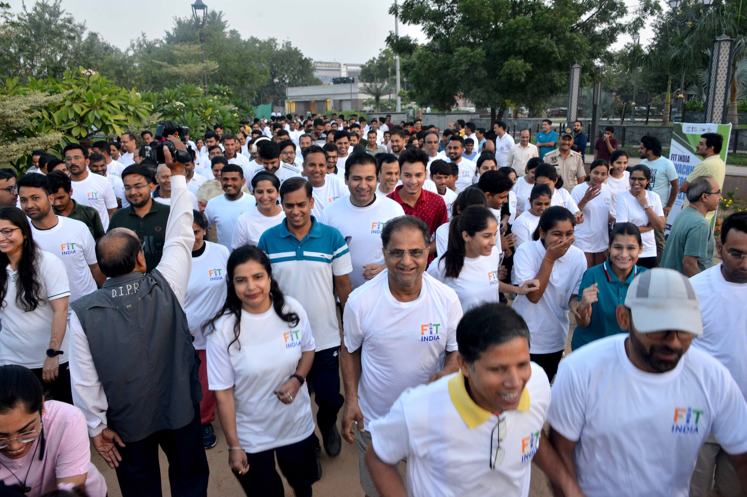 फिट इंडिया फ्रीडम रन 5.0 अभियान के तहत अधिकारियों एवं कर्मचारियों ने लगाई दौड़ फिट इंडिया फ्रीडम रन 5.0 अभियान के तहत अधिकारियों एवं कर्मचारियों ने लगाई दौड़