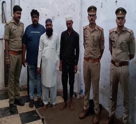 कानपुर: चोरी करने वाले शातिर गिरोह का खुलासा, तीन हिस्ट्रीशीटर अपराधी गिरफ्तार कानपुर: चोरी करने वाले शातिर गिरोह का खुलासा, तीन हिस्ट्रीशीटर अपराधी गिरफ्तार