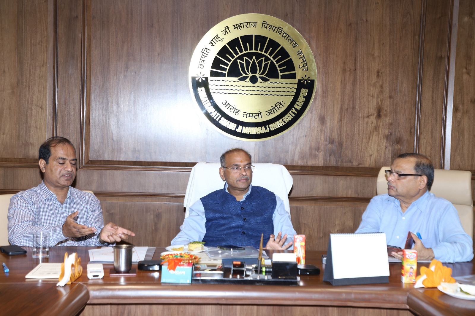 सीएसजेएमयू में आयुर्वेद पर आयोजित कार्यक्रम में कुलपति व अन्य सीएसजेएमयू में आयुर्वेद पर आयोजित कार्यक्रम में कुलपति व अन्य