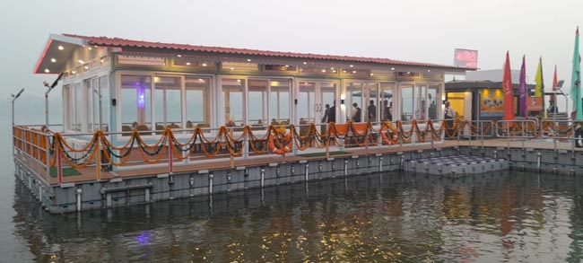फ्लोटिंग रेस्टोरेंट
