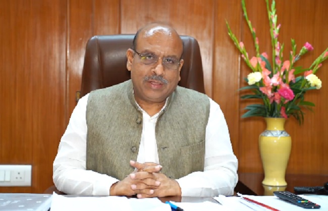 भाजपा के नेता विजेंद्र गुप्ता बस मार्शलो को पक्का करने की मांग करते हुए भाजपा के नेता विजेंद्र गुप्ता बस मार्शलो को पक्का करने की मांग करते हुए
