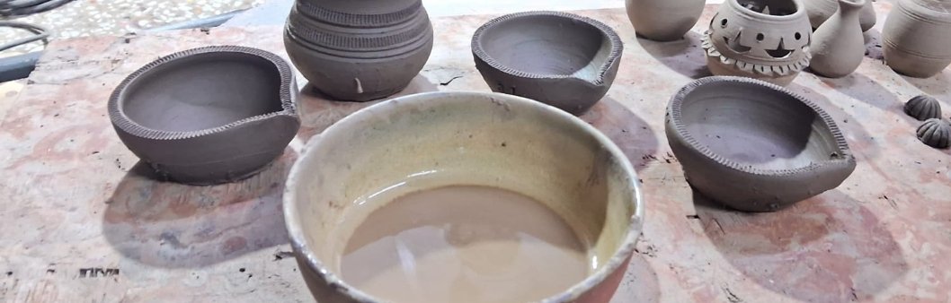राहुल गांधी द्वारा बनाए गए मिट्टी के बर्तन राहुल गांधी द्वारा बनाए गए मिट्टी के बर्तन