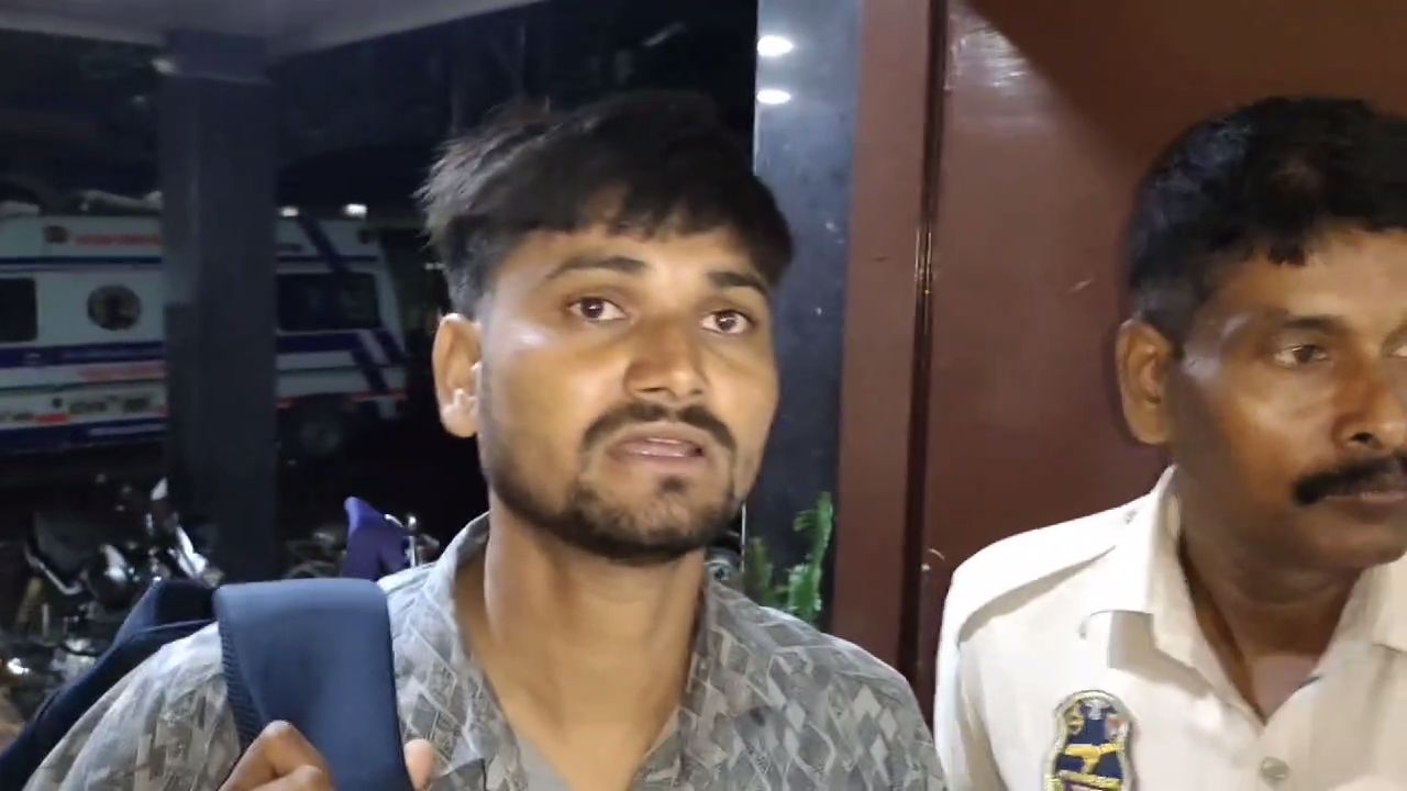 हिरासत में ले गए बिहार की युवक हिरासत में ले गए बिहार की युवक