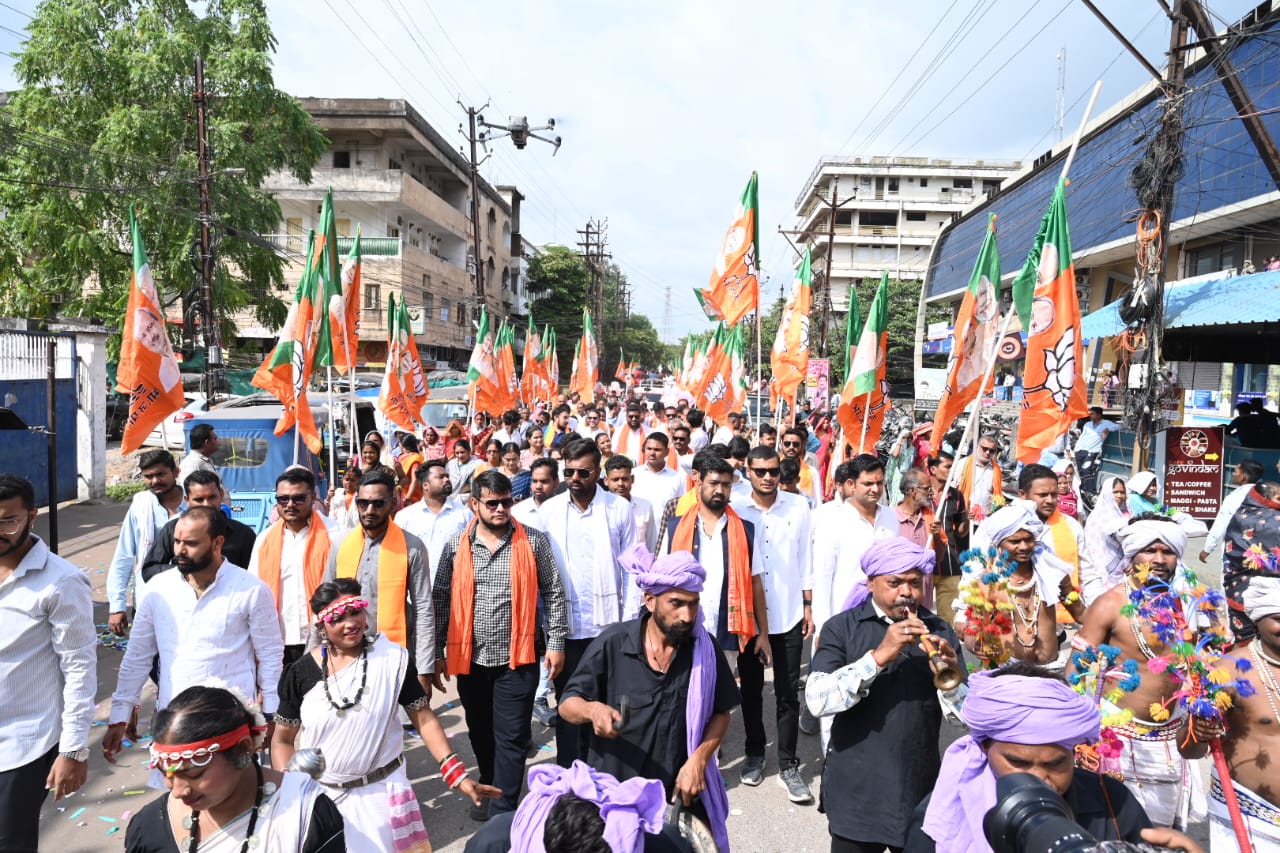 एकात्म परिसर स्थित भाजपा कार्यालय से निकली एक विशाल नामांकन रैली एकात्म परिसर स्थित भाजपा कार्यालय से निकली एक विशाल नामांकन रैली