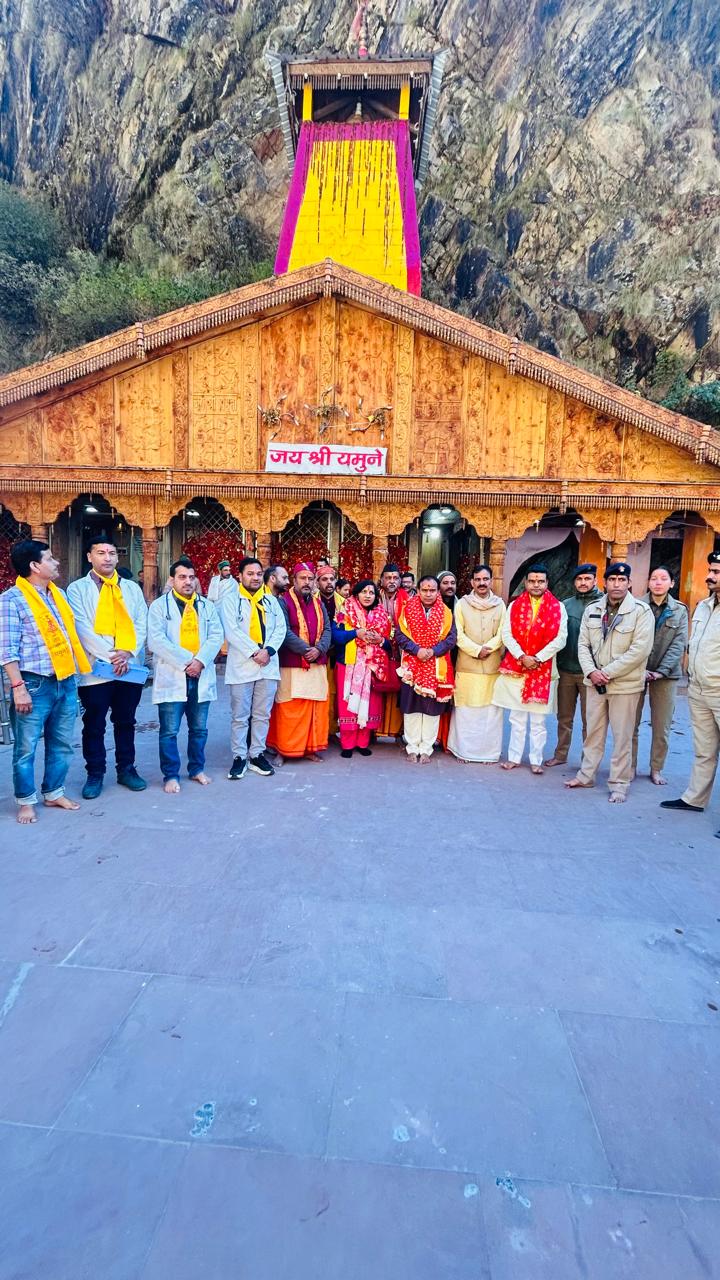 स्वास्थ्य मंत्री यमुनोत्री धाम में। स्वास्थ्य मंत्री यमुनोत्री धाम में।
