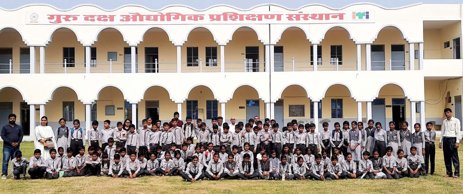 गुरु दक्ष आईटीआई में पहुंचे राजकीय वरिष्ठ माध्यमिक विद्यालय किरतान के छात्र-छात्राएं। गुरु दक्ष आईटीआई में पहुंचे राजकीय वरिष्ठ माध्यमिक विद्यालय किरतान के छात्र-छात्राएं।