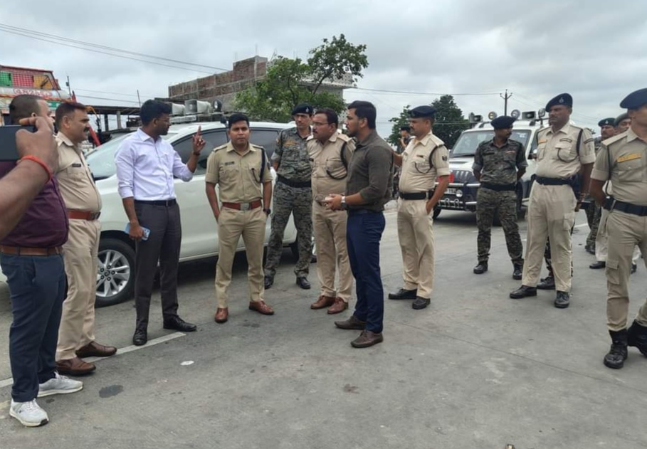 अररिया फोटो:जोकीहाट में प्रशासनिक और पुलिस अधिकारी