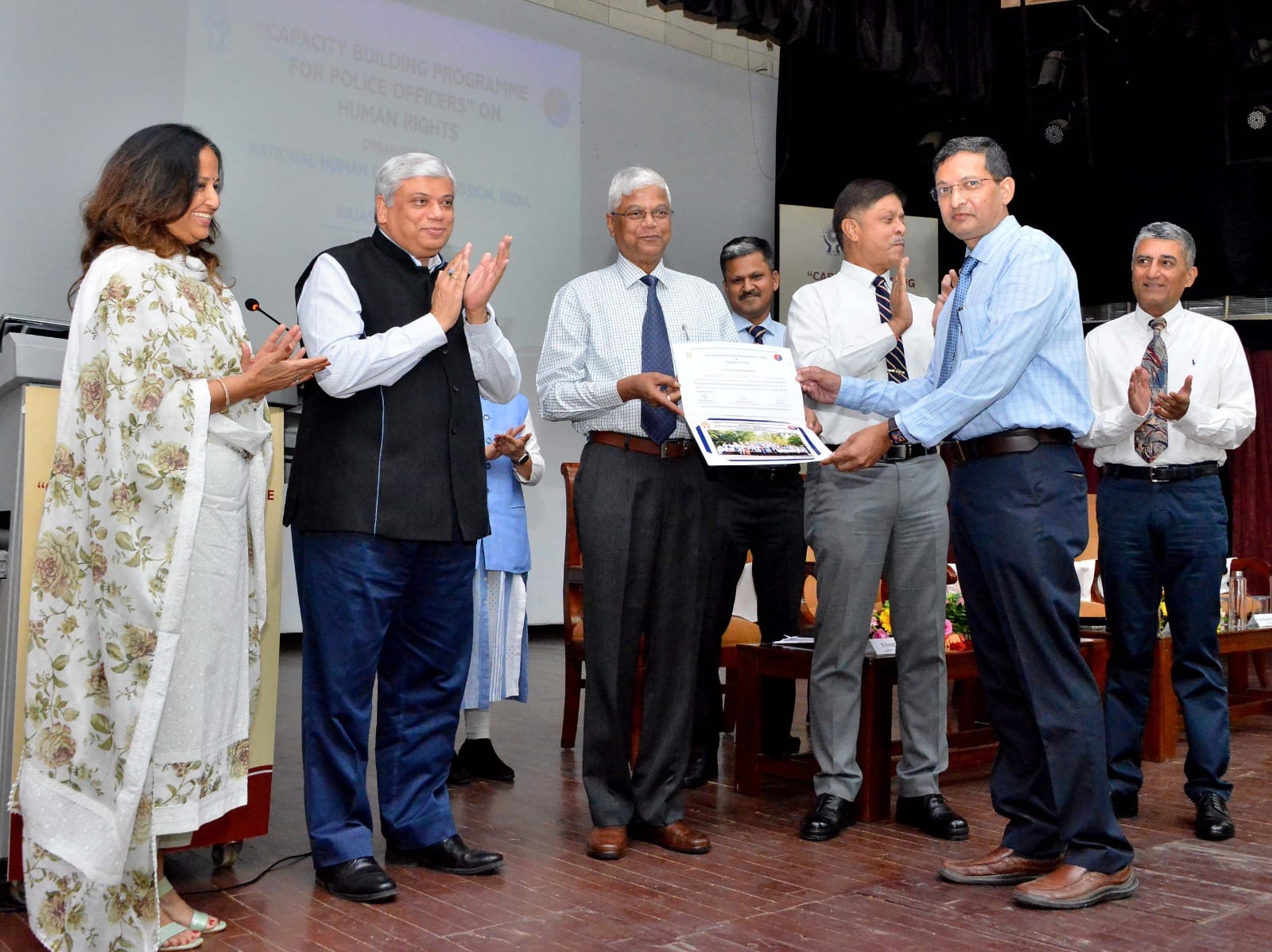 ह्यूमन राइट्स पर पुलिस ऑफिसर्स का कैपेसिटी बिल्डिंग प्रोग्राम सम्पन्न ह्यूमन राइट्स पर पुलिस ऑफिसर्स का कैपेसिटी बिल्डिंग प्रोग्राम सम्पन्न