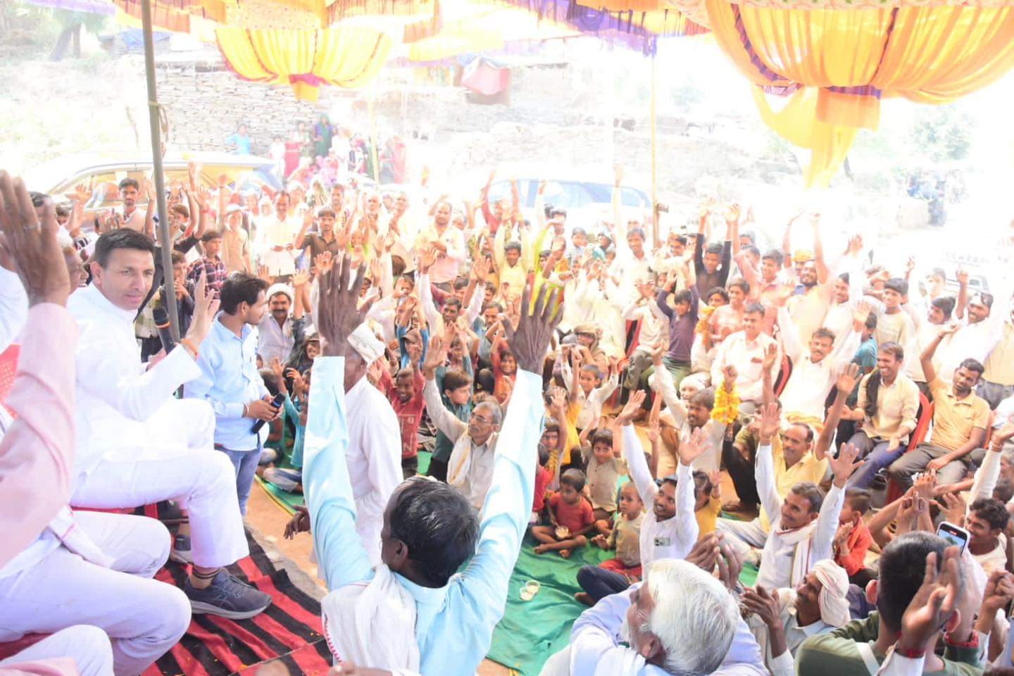 जीतू पटवारी ने विजयपुर में चुनावी जनसंपर्क किया जीतू पटवारी ने विजयपुर में चुनावी जनसंपर्क किया