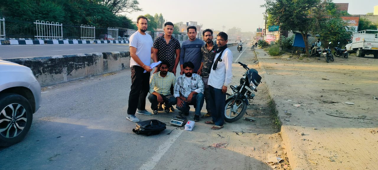 चिट्टे के साथ पकड़े गए दो आरोपित। चिट्टे के साथ पकड़े गए दो आरोपित।