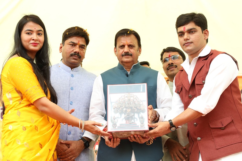 उप मुख्यमंत्री शुक्ल का लालगांव में हुआ नागरिक अभिनंदन उप मुख्यमंत्री शुक्ल का लालगांव में हुआ नागरिक अभिनंदन