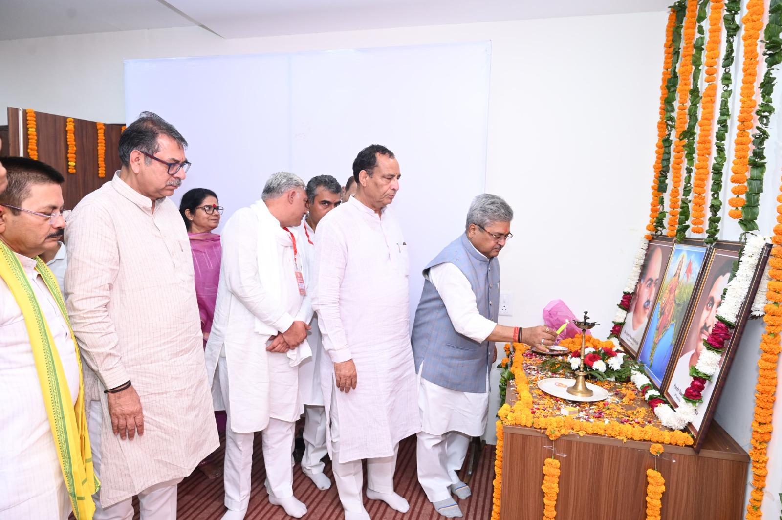 हरिणाणा भाजपा की बैठक का उदघाटन करते राष्ट्रीय महासचिव दुष्यंत गाैतम हरिणाणा भाजपा की बैठक का उदघाटन करते राष्ट्रीय महासचिव दुष्यंत गाैतम