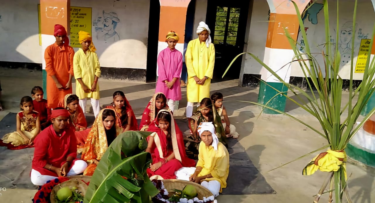 झांकी प्रस्तुत करते स्कूली बच्चे झांकी प्रस्तुत करते स्कूली बच्चे
