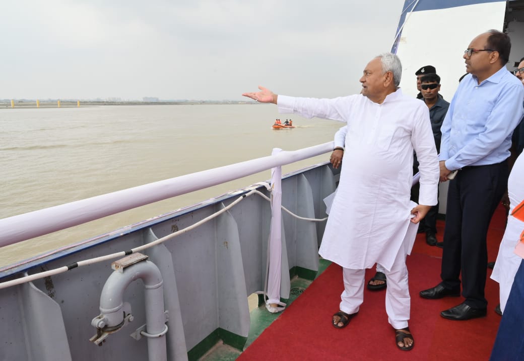 मुख्यमंत्री के साथ सम्राट चौधरी और नंदकिशोर यादव छठ घाट का निरीक्षण करते मुख्यमंत्री के साथ सम्राट चौधरी और नंदकिशोर यादव छठ घाट का निरीक्षण करते