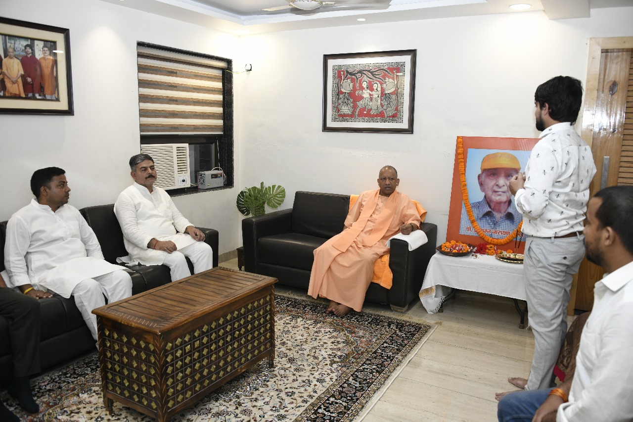 डॉ. प्रद्युम्न नारायण मल्ल को श्रद्धांजलि दी सीएम योगी ने* डॉ. प्रद्युम्न नारायण मल्ल को श्रद्धांजलि दी सीएम योगी ने*