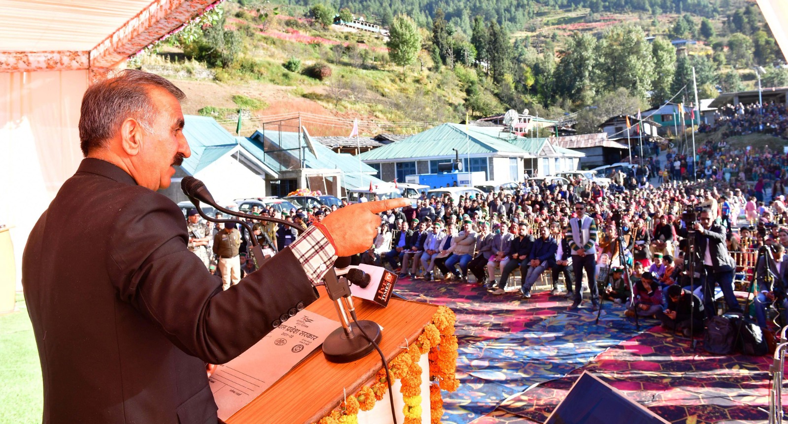 मुख्यमंत्री डोडरा क्वार में मुख्यमंत्री डोडरा क्वार में