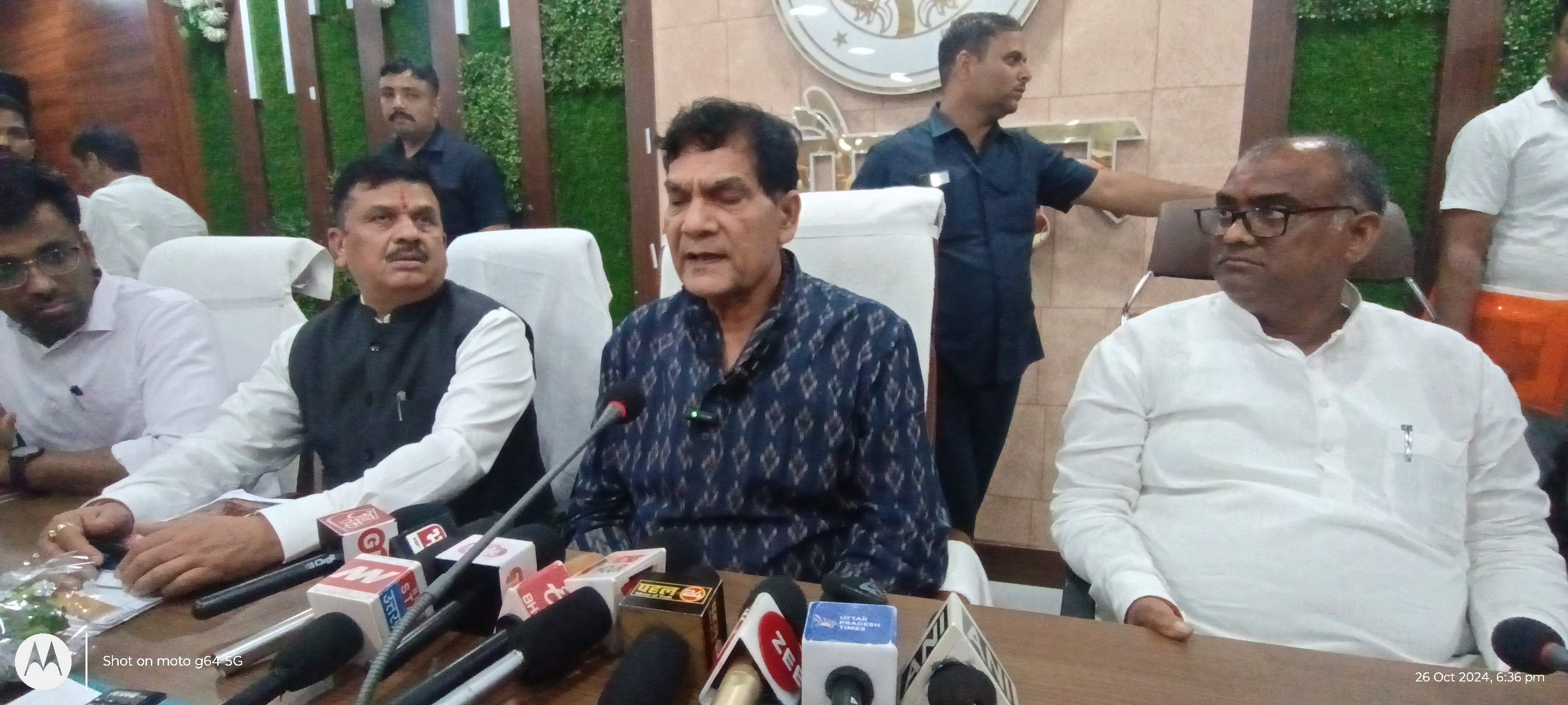 अधिकारियों और जनप्रतिनिधियों के बीच संवादहीनता नहीं होना चाहिए: ए के शर्मा प्रभारी मंत्री अधिकारियों और जनप्रतिनिधियों के बीच संवादहीनता नहीं होना चाहिए: ए के शर्मा प्रभारी मंत्री