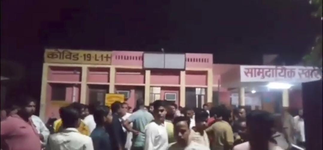 ओवर लोड ट्रैक्टर ट्राली की चपेट में आये कार सवार दो युवकों की मौत