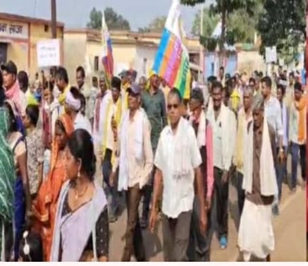 आदिवासी समाज ने किया एक दिवसीय धरना प्रदर्शन