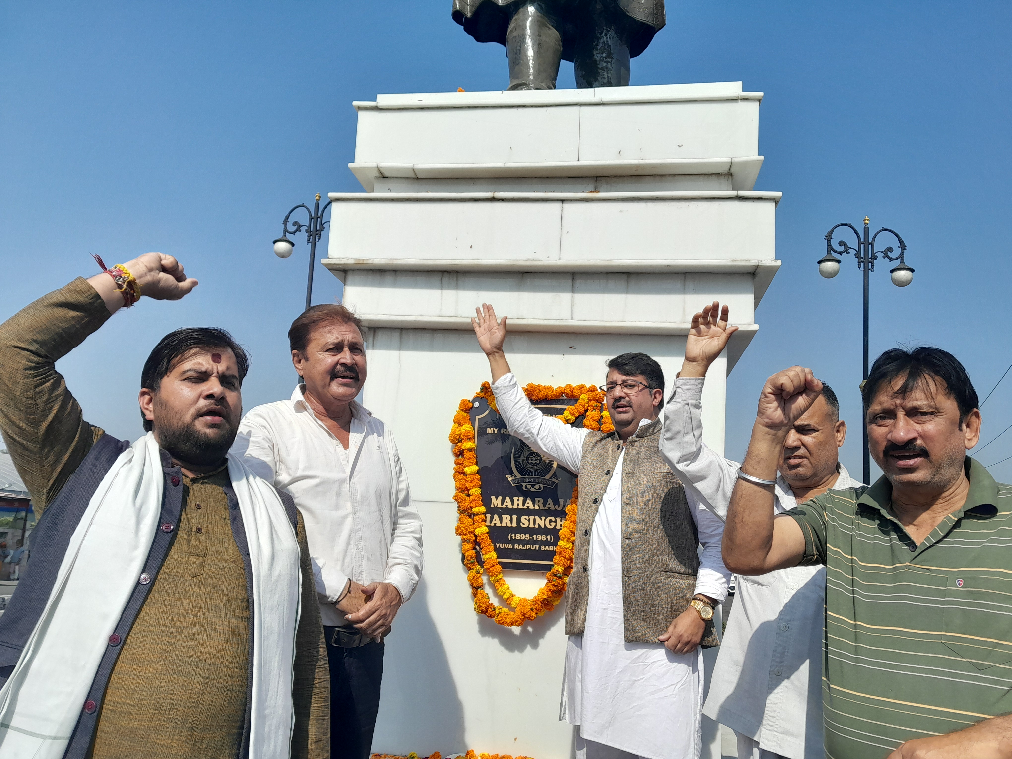 जम्मू-कश्मीर नेशनल पैंथर्स पार्टी भीम ने विलय दिवस मनाया जम्मू-कश्मीर नेशनल पैंथर्स पार्टी भीम ने विलय दिवस मनाया