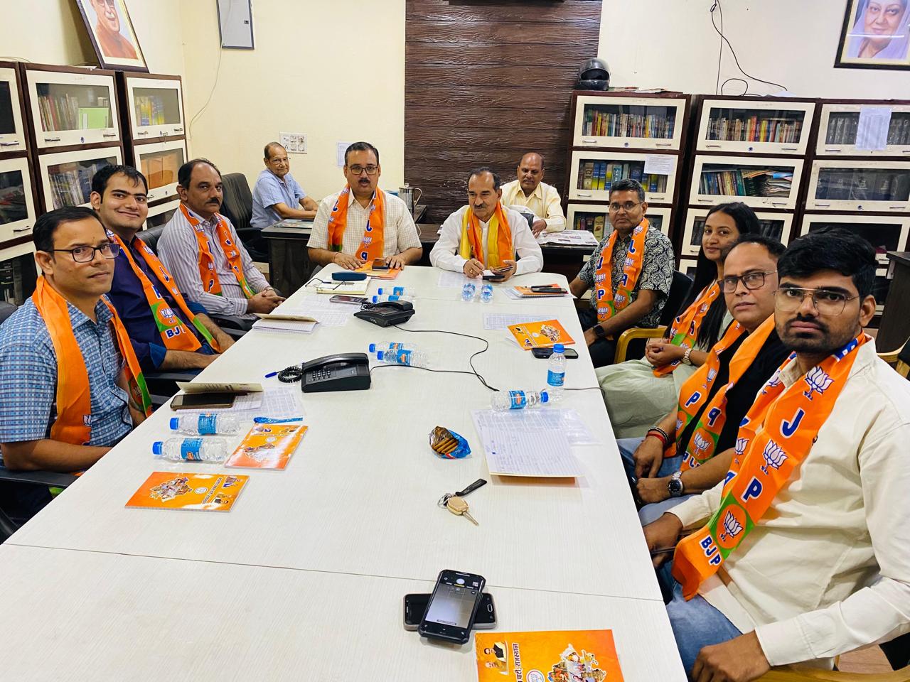 उपचुनाव को लेकर प्रदेश अध्यक्ष मदन राठौड़ ने विधि प्रकोष्ठ के साथ की चर्चा उपचुनाव को लेकर प्रदेश अध्यक्ष मदन राठौड़ ने विधि प्रकोष्ठ के साथ की चर्चा