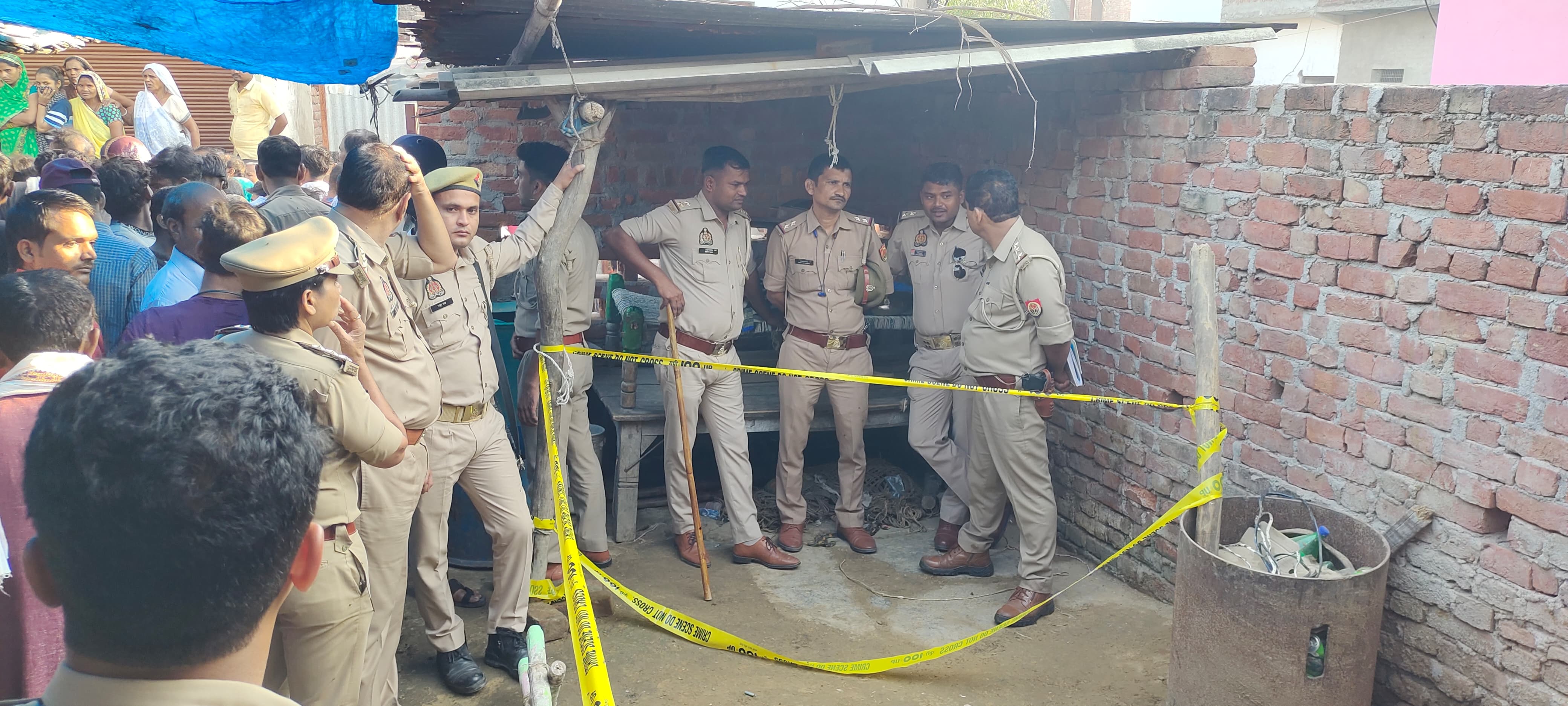 मौके पर मौजूद पुलिस मौके पर मौजूद पुलिस