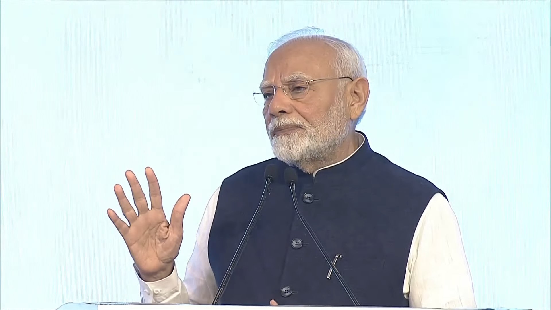 प्रधानमंत्री नरेन्द्र मोदी ने शुक्रवार को नई दिल्ली में 18वें एशिया प्रशांत जर्मन व्यापार सम्मेलन को संबोधित करते हुए प्रधानमंत्री नरेन्द्र मोदी ने शुक्रवार को नई दिल्ली में 18वें एशिया प्रशांत जर्मन व्यापार सम्मेलन को संबोधित करते हुए