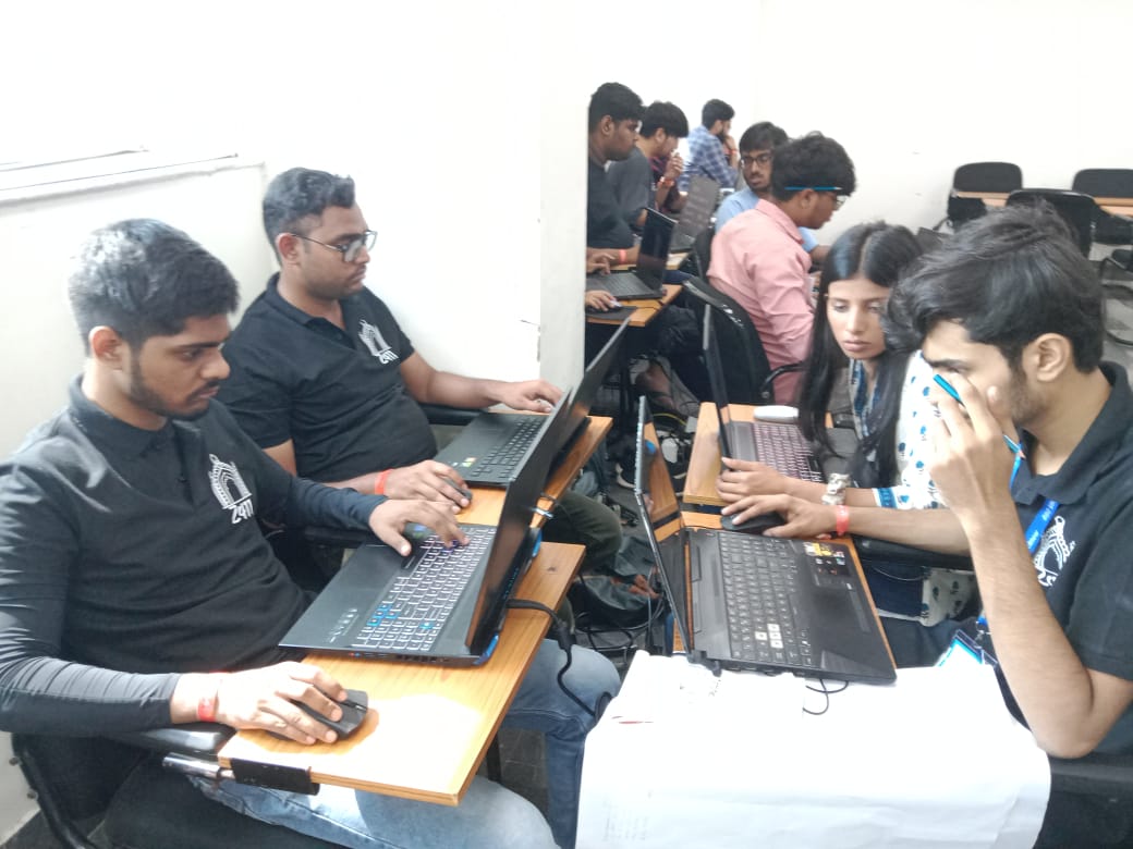 एकेटीयू में जेल डिजाइन करते प्रतिभागी एकेटीयू में जेल डिजाइन करते प्रतिभागी