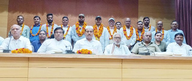 राजकींय वाहन चालक महासंघ के नव निर्वाचित कार्यकारिणी फोटो राजकींय वाहन चालक महासंघ के नव निर्वाचित कार्यकारिणी फोटो