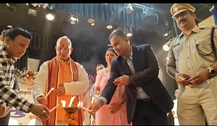 राष्ट्रीय युवा महोत्सव का उद्घाटन करते विजय सिन्हा राष्ट्रीय युवा महोत्सव का उद्घाटन करते विजय सिन्हा