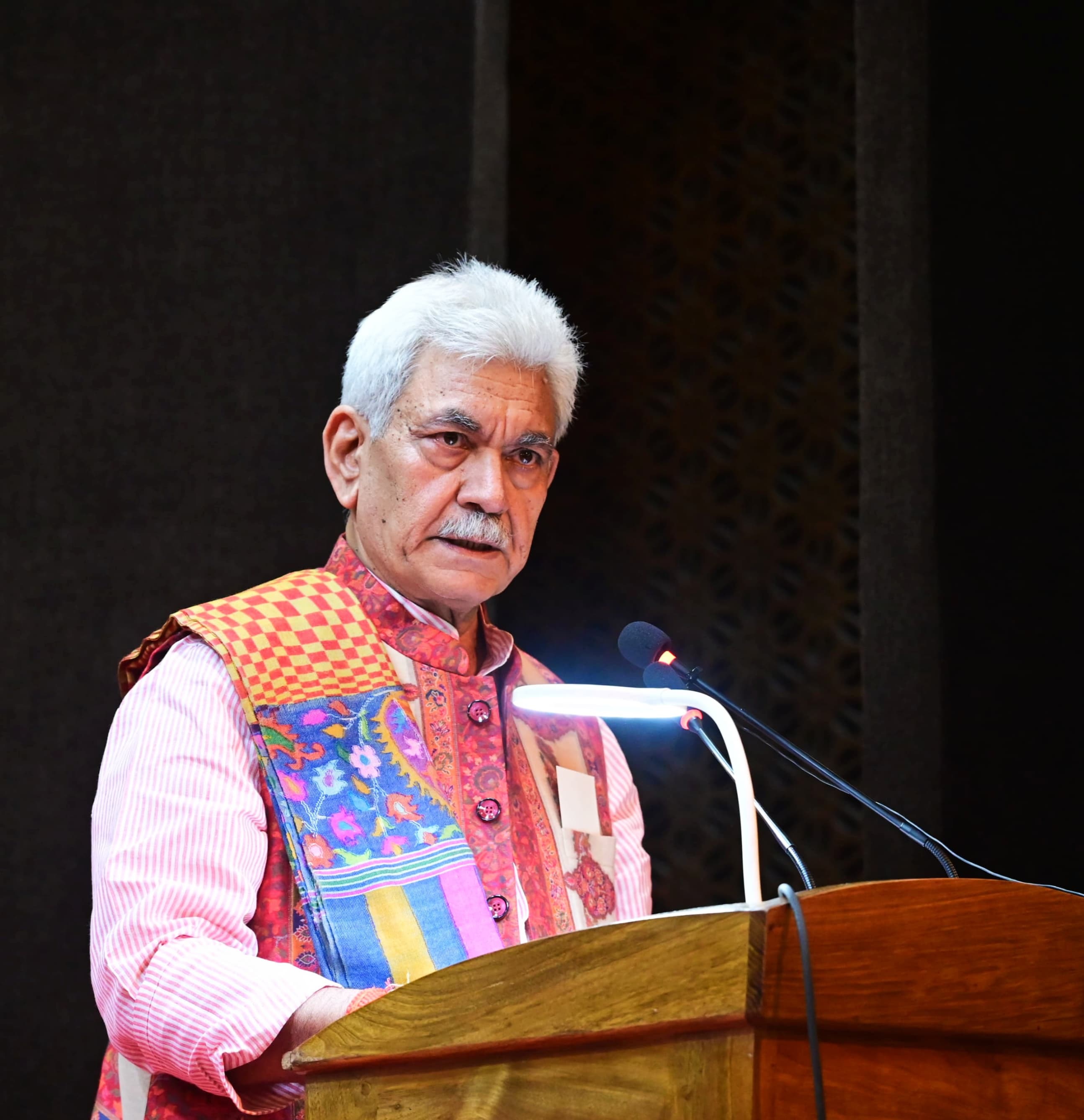 शेहला रशीद की पुस्तक रोल मॉडल्स-इंस्पायरिंग स्टोरीज ऑफ इंडियन मुस्लिम अचीवर्स का विमोचन किया शेहला रशीद की पुस्तक रोल मॉडल्स-इंस्पायरिंग स्टोरीज ऑफ इंडियन मुस्लिम अचीवर्स का विमोचन किया