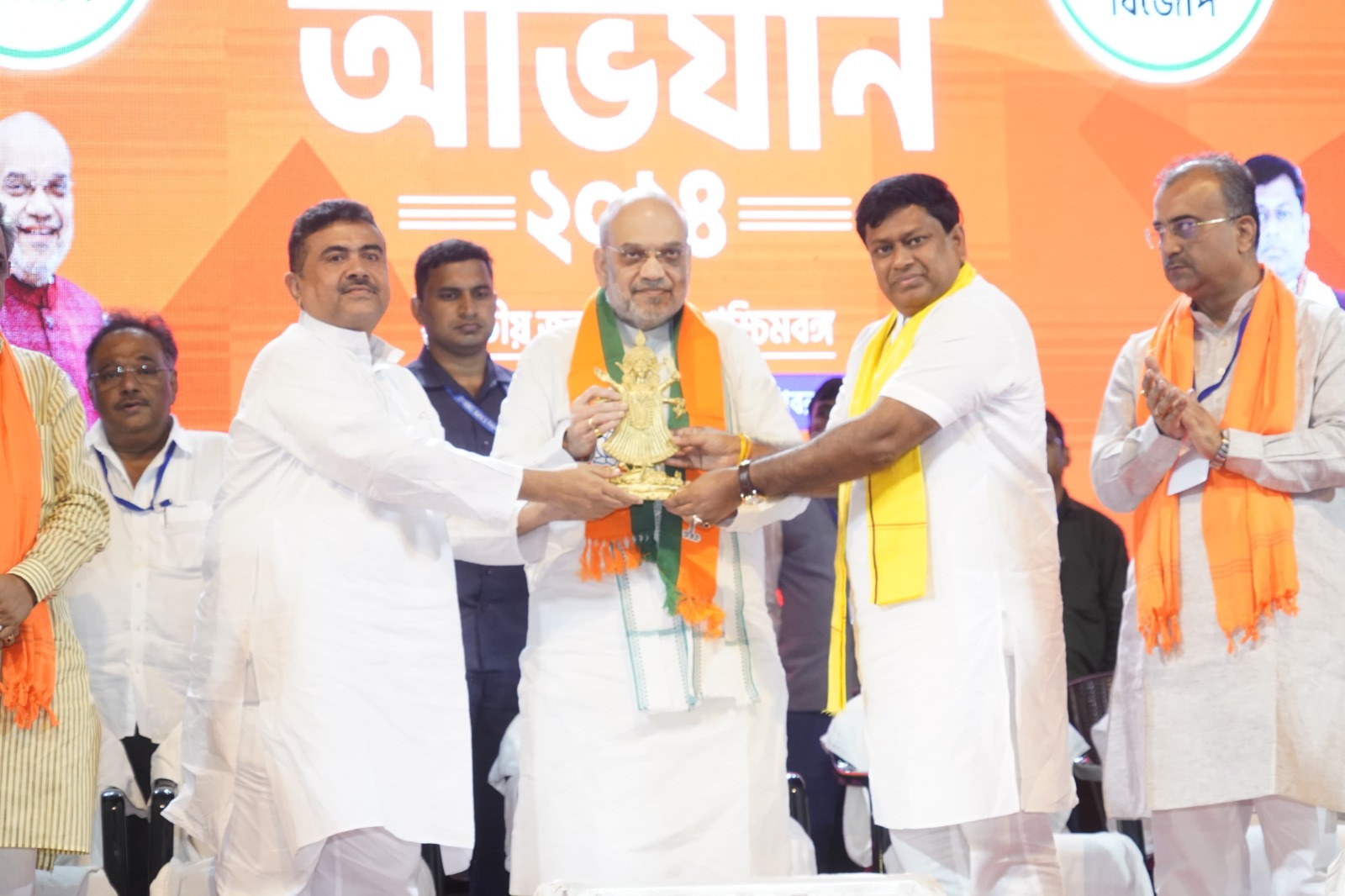 सदस्यता अभियान की शुरूआत करते अमित शाह सदस्यता अभियान की शुरूआत करते अमित शाह