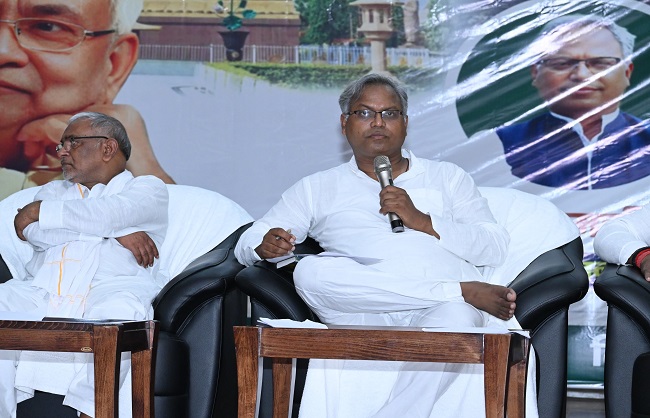 जदयू के राष्ट्रीय महासचिव मनीष वर्मा बेगूसराय में समागम के दौरान जदयू के राष्ट्रीय महासचिव मनीष वर्मा बेगूसराय में समागम के दौरान