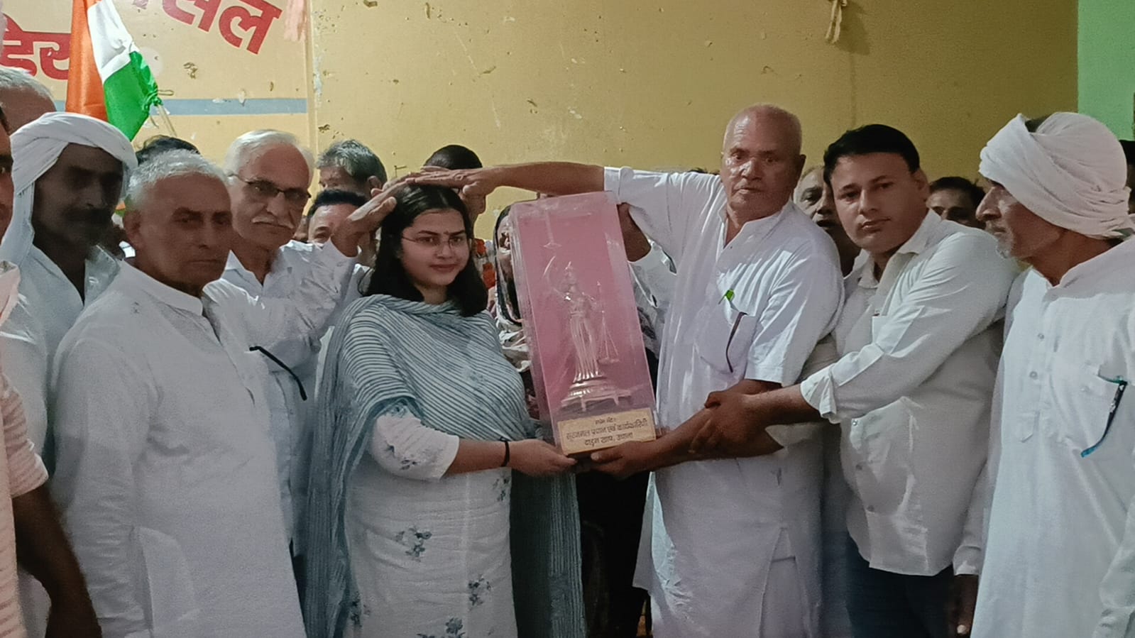 समीक्षा को दाड़न खाप ने किया सम्मानित समीक्षा को दाड़न खाप ने किया सम्मानित