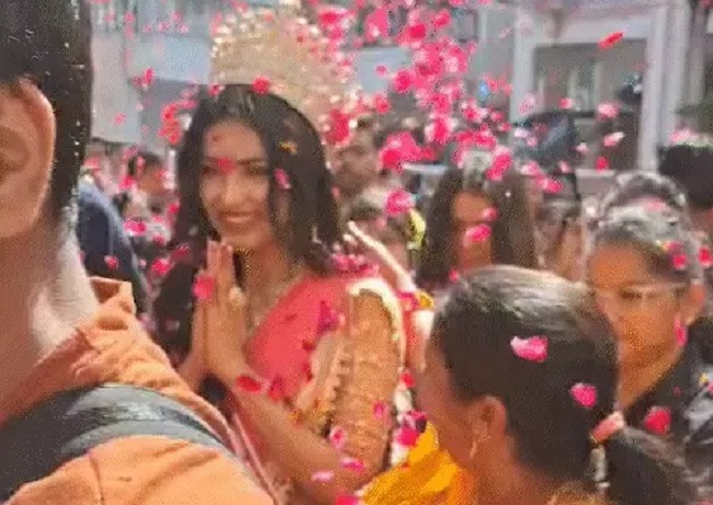 मिस इंडिया निकिता पोरवाल का उज्जैन पहुंचने पर हुआ भव्य स्वागत मिस इंडिया निकिता पोरवाल का उज्जैन पहुंचने पर हुआ भव्य स्वागत