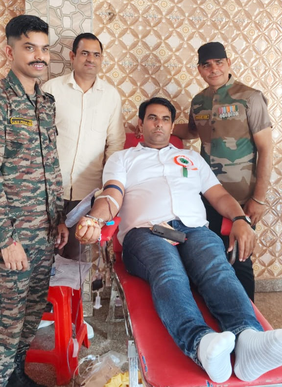 27 Snp-2 सोनीपत: शिविर में रक्तदान करते युवा 27 Snp-2 सोनीपत: शिविर में रक्तदान करते युवा