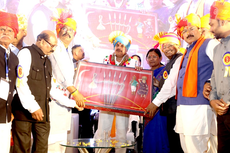 जनजाति समाज के कार्यक्रम मे मुख्यमंत्री डॉ. यादव जनजाति समाज के कार्यक्रम मे मुख्यमंत्री डॉ. यादव