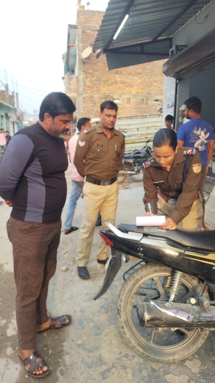सेलाकुई में सत्यापन अभियान चलाती पुलिस। सेलाकुई में सत्यापन अभियान चलाती पुलिस।