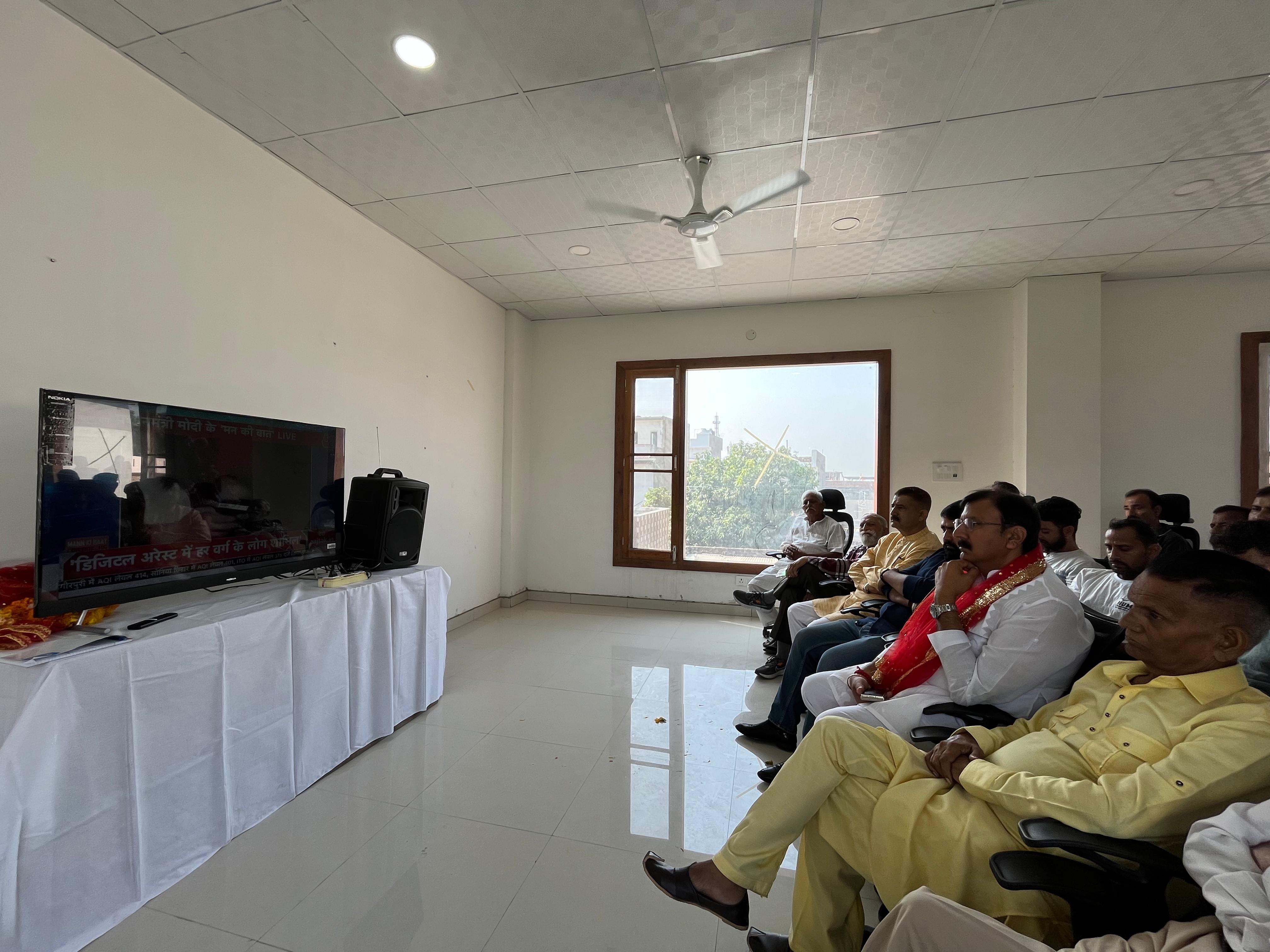 जम्मू पश्चिम में पीएम मोदी के मन की बात सुनने के लिए सामुदायिक कार्यक्रम का आयोजन जम्मू पश्चिम में पीएम मोदी के मन की बात सुनने के लिए सामुदायिक कार्यक्रम का आयोजन
