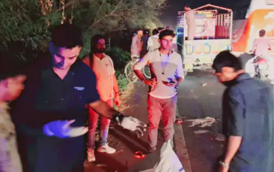 मौके पर मौजूद भीड़ मौके पर मौजूद भीड़