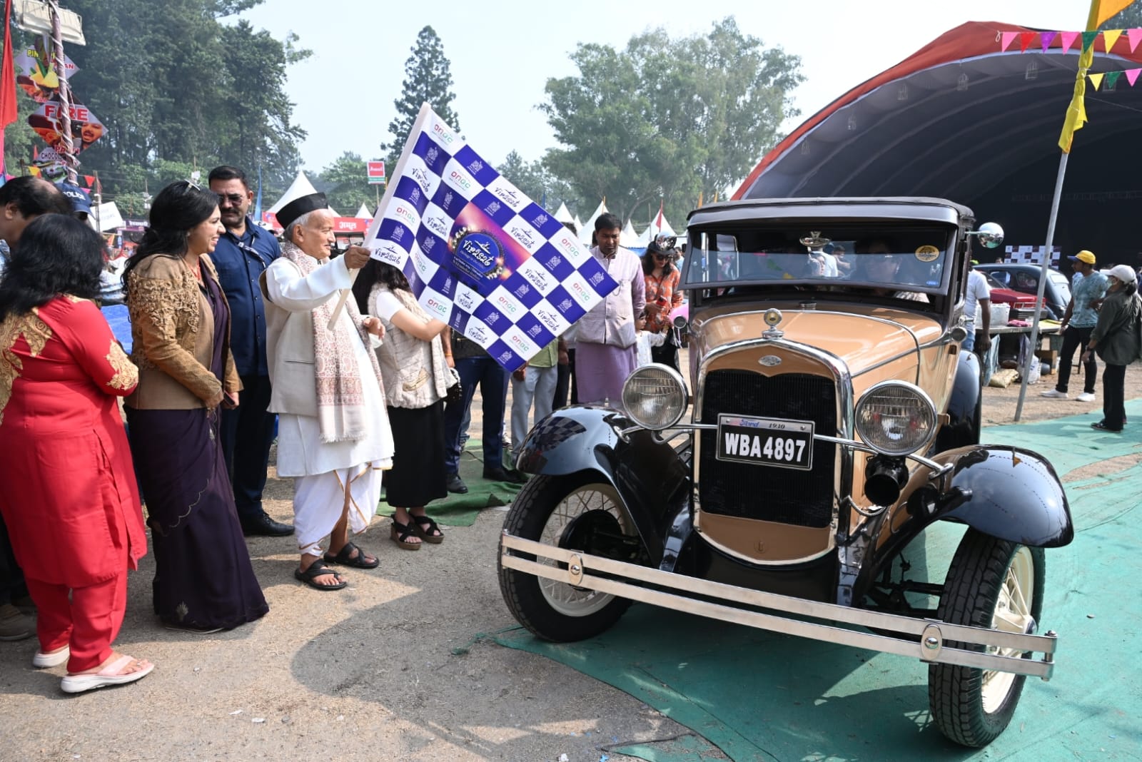 विंटेज कार रैली की झलकियां। विंटेज कार रैली की झलकियां।