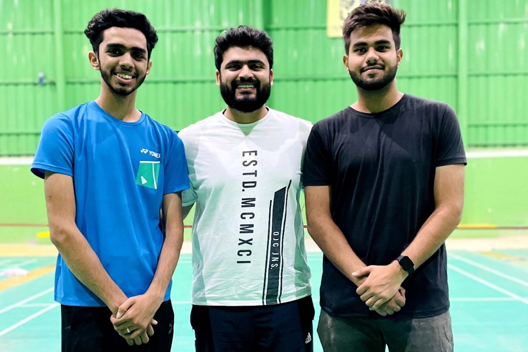 गोल्ड मैडल जीतने वाले दोनों खिलाड़ी मिलन व आयुष अपने कोच साहिल थरेजा के साथ। गोल्ड मैडल जीतने वाले दोनों खिलाड़ी मिलन व आयुष अपने कोच साहिल थरेजा के साथ।