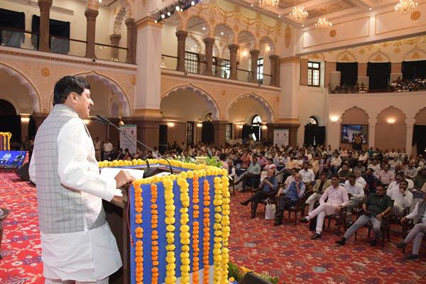 विमर्श और राष्ट्रीय संगोष्ठी काे संबाेधित करते सीएम माेहन यादव विमर्श और राष्ट्रीय संगोष्ठी काे संबाेधित करते सीएम माेहन यादव